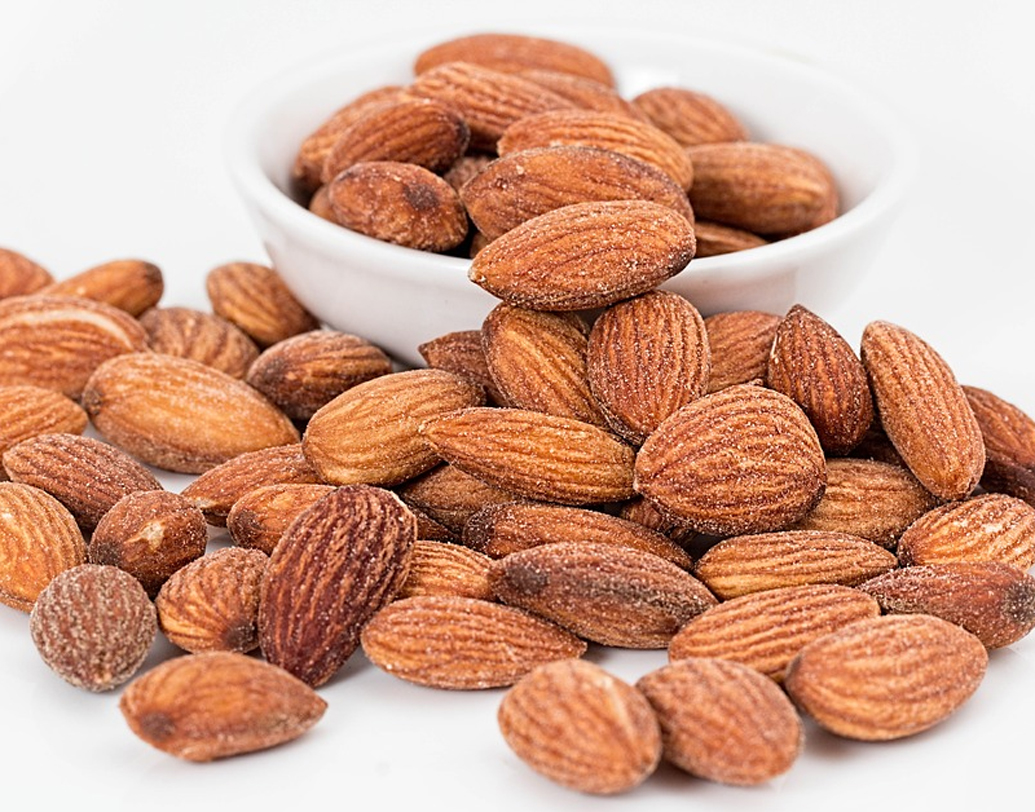 নোনতা: শরীরে ইলেকট্রোলাইটের ভারসাম্য নষ্ট হওয়া, পিএমএস ও ডিহাইড্রেশনের কারণে নোনতা খাবার বা নুন খেতে ইচ্ছা হয়। ডায়েটে আদা, রসুন, গোলমরিচ, লেবু, ভিনিগার রাখলে এই সমস্যা কাটাতে পারবেন।