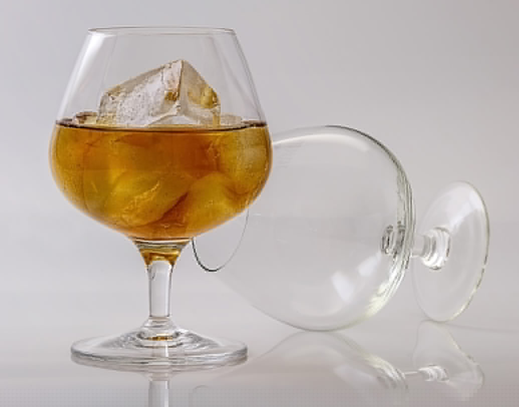 অ্যালকোহল: রক্তে শর্করার মাত্রা কম থাকলে অ্যালকোহলের প্রতি টান তৈরি হয়। ডায়েটে কলা, টাটকা সবুজ শাক-সব্জি ও লিন প্রোটিন রাখুন।