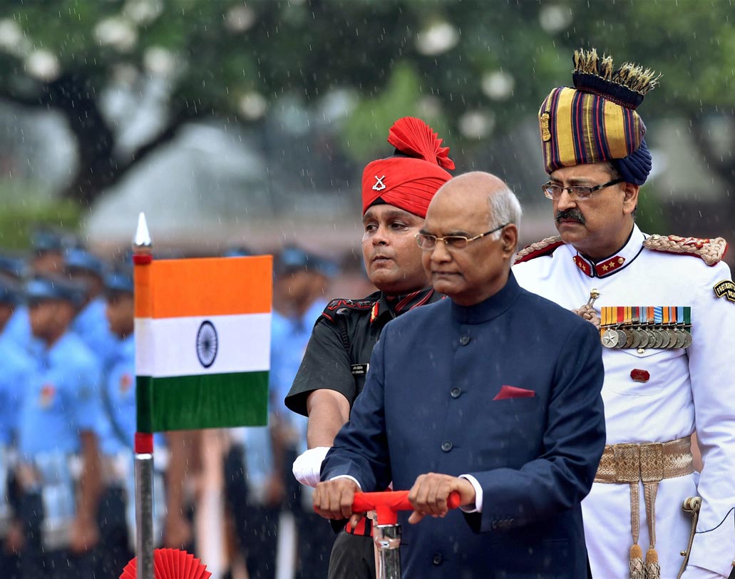 রাষ্ট্রপতি ভবনে তখন নবতম রাষ্ট্রপতিকে গার্ড অব অনর দেওয়া হচ্ছে। ছবি:পিটিআই।
