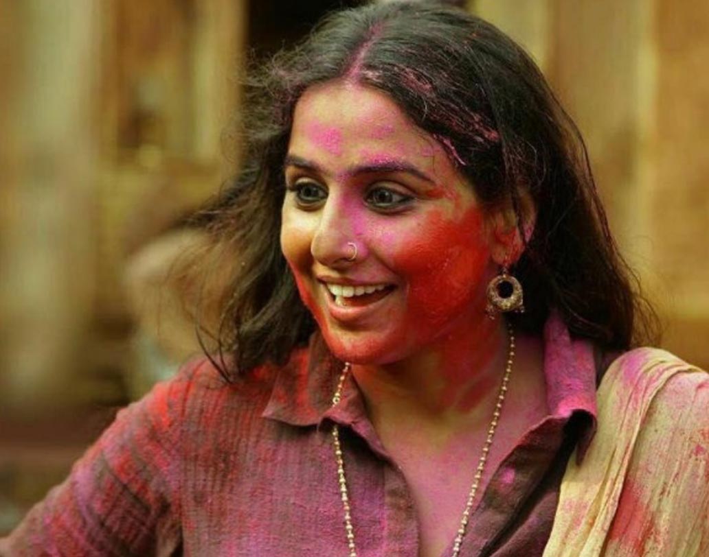 ন’হাজার স্কোয়ার ফুটের হাভেলিতে তিনি যেন যন্ত্রণার নারী। কখনও সেকেলে দেরাজে, কখনও পঞ্জাবি হাভেলির জাফরিতে তাঁর ধূসর চোখের ছায়া পড়ছে থেকে থেকে। ‘বেগমজান’ ছবিতে বিদ্যা বালন।