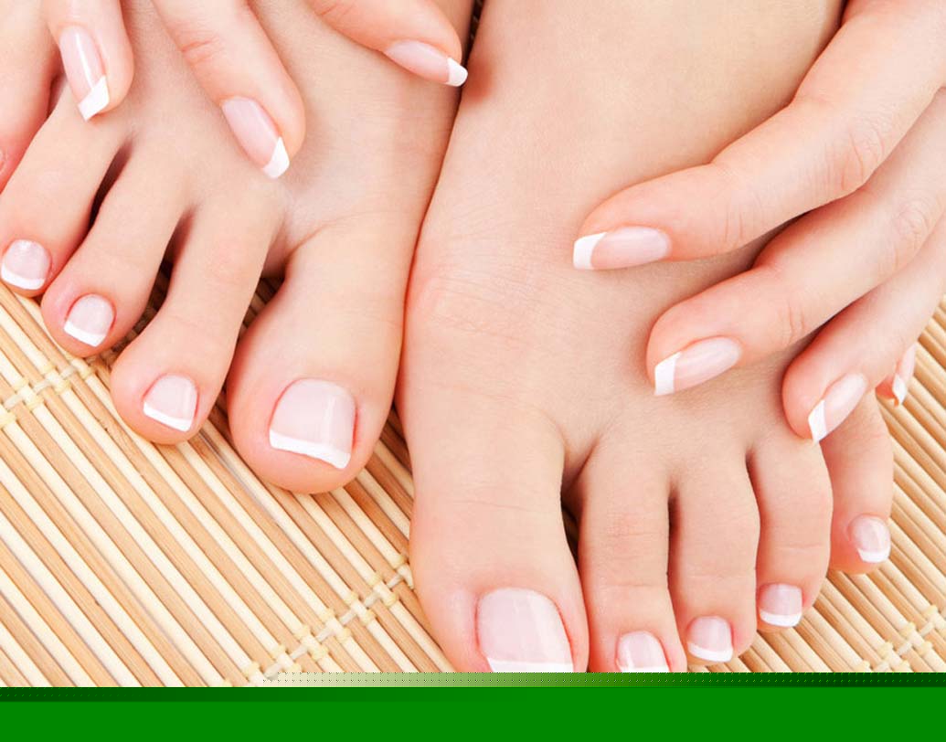 হাত ও পা: বর্ষা কালে হাত, পায়ের ত্বক আর্দ্রতা হারায়। প্রতি দিন ঘুমোতে যাওয়ার আগে হাত ও পায়ে অলিভ অয়েল বা নারকেল তেল মাসাজ করুন।