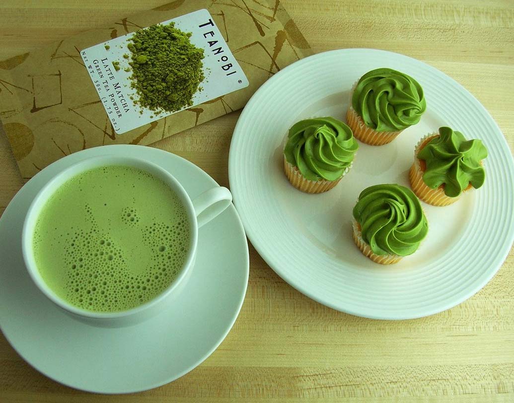 জাপান: যদি সবচেয়ে শক্তিশালী ও স্বাস্থ্যকর গ্রিন টি খেতে চান তা হলে আপনাকে অবশ্যই খেতে হবে জাপানের মাচা। চিকিত্সকরা বলে থাকেন অ্যান্টিঅক্সিড্যান্টে পরিপূর্ণ এই চা ক্যানসারে প্রতিরোধ দারুণ উপকারি।