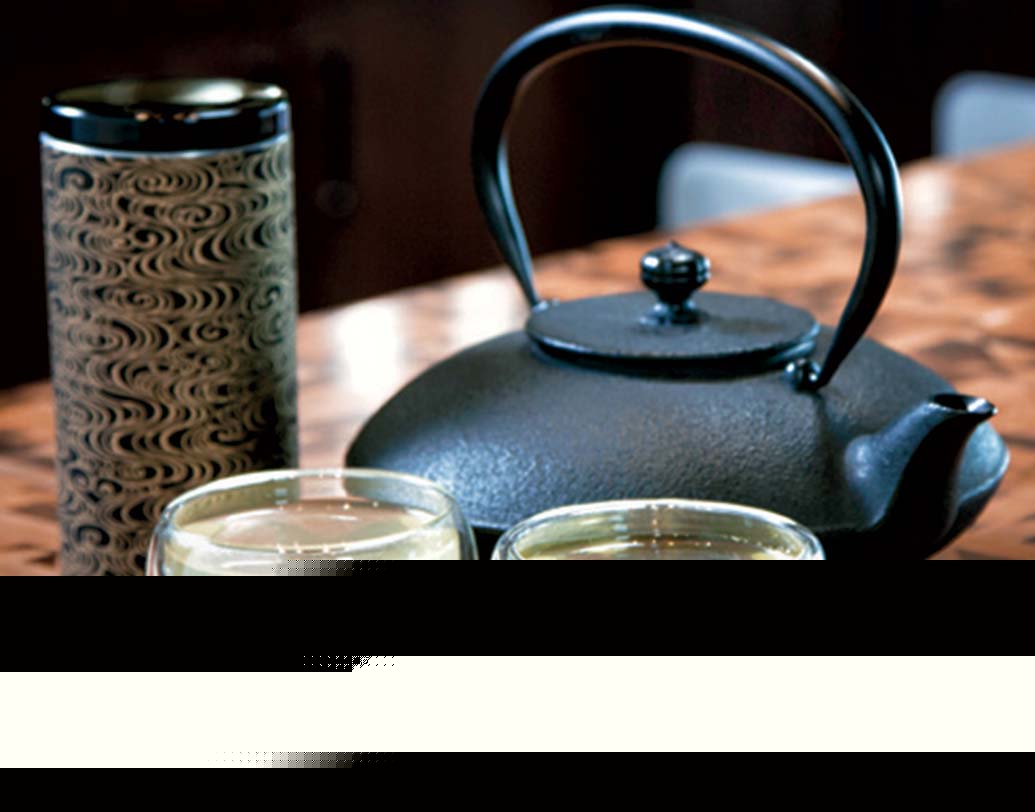 মার্কিন যুক্তরাষ্ট্র: ১৭০০ শতাব্দীতে ব্রিটিশদের আনুকূল্যে চা খাওয়ার রেওয়াজ শুরু হয় মার্কিন যুক্তরাষ্ট্রে। আমেরিকার বিভিন্ন অঞ্চলে চা খাওয়ার রীতি ভিন্ন। জর্জিয়া বা আলবামার বাসিন্দারা চা বলতে শুধু আইসড টি বোঝে।