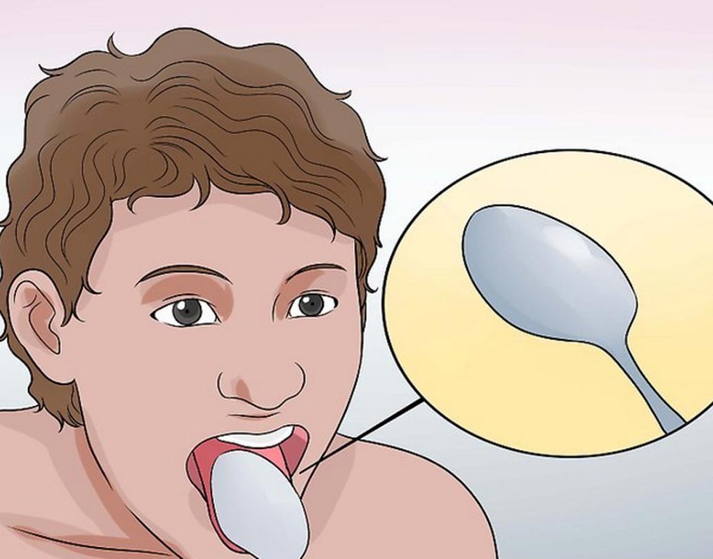 একটি চা-চামচ নিয়ে তার তলা দিয়ে জিভের উপরে বেশ কিছু ক্ষণ ধরে ঘষতে হবে। যাতে চামচটি লালায় সম্পূর্ণ ভিজে যায়।