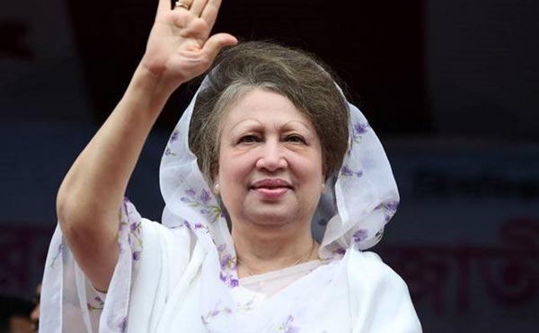 এই পরিস্থিতিতে শনিবার সকাল ৬টা থেকে শুরু হয়েছে বিএনপির হরতাল। চলবে আগামী ৮ জানুয়ারি (সোমবার) সকাল ৬টা পর্যন্ত।