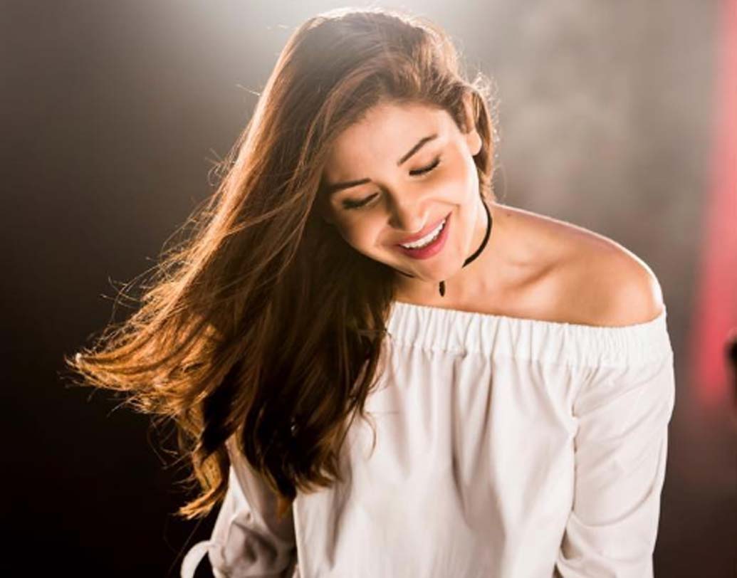 অনুষ্কা শর্মা: সামাজিক সমস্যা, কোনও রকম বর্ণবিদ্বেষী বা সেক্সিসম সংক্রান্ত বিষয় থাকলে সেই বিজ্ঞাপনের অফার ফিরিয়ে দেন অনুষ্কা।