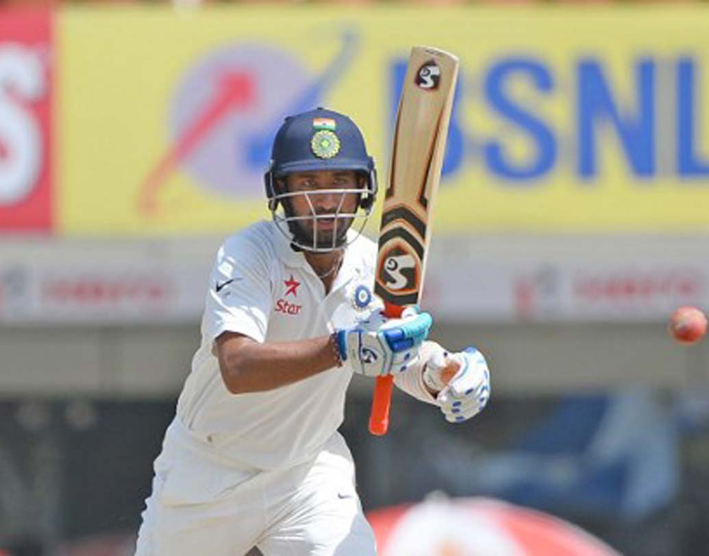 ভারতীয় ক্রিকেটার হিসেবে সর্বাধিক বল খে‌লার রেকর্ড পূজারারই। এক ইনিংসে ৫২৫ বল খেলার রেকর্ড আছে এই ক্রিকেটারের দখলেই। ছবি: এএফপি।