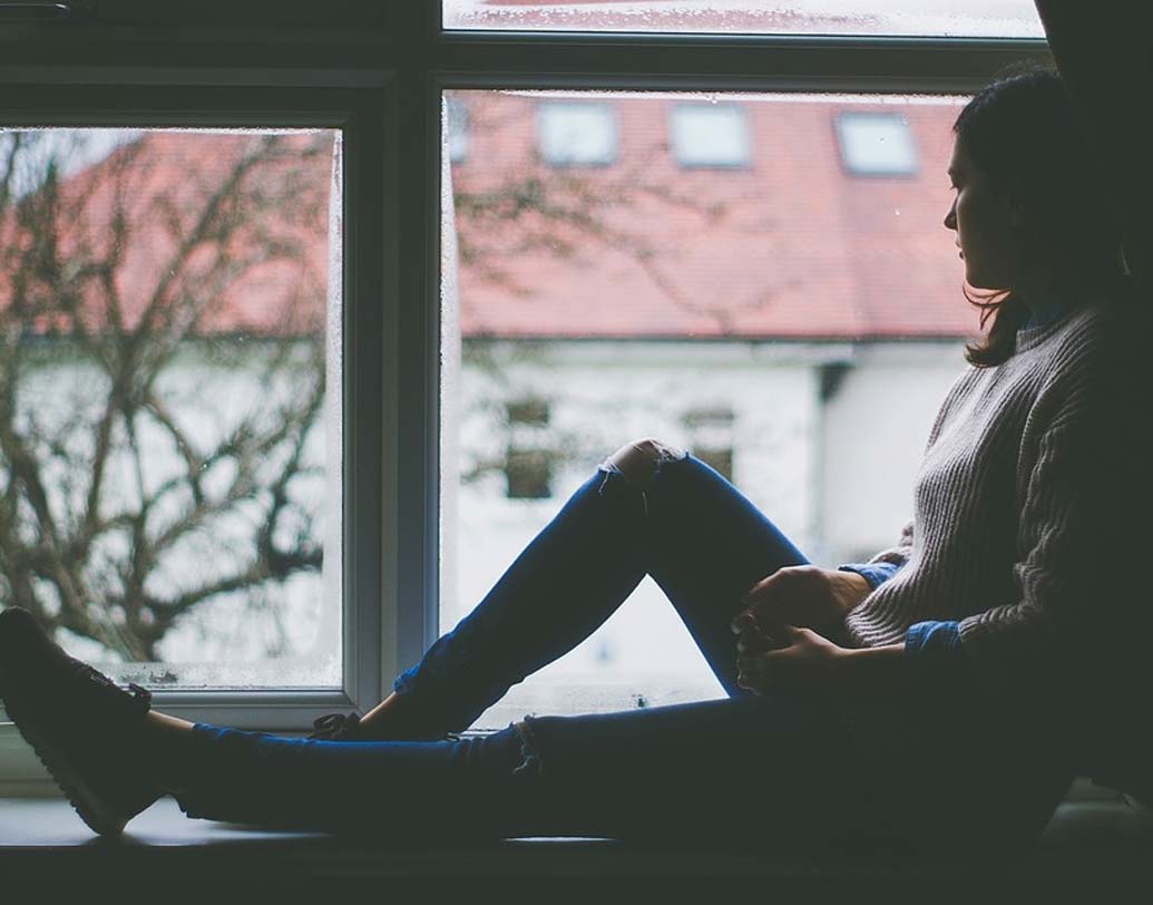 অবসাদ: ডিপ্রেশনের অন্যতম কারণ হতে পারে নার্ভাস ব্রেকডাউন। কোনও বড় আঘাত, সম্পর্ক ভেঙে যাওয়ায় অসহায়তা থেকে নার্ভাস ব্রেকডাউন হতে পারে। সেখান থেকেই আসতে পারে গভীর অবসাদ।