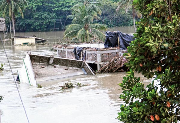 Water crisis in flood affected Ghatal