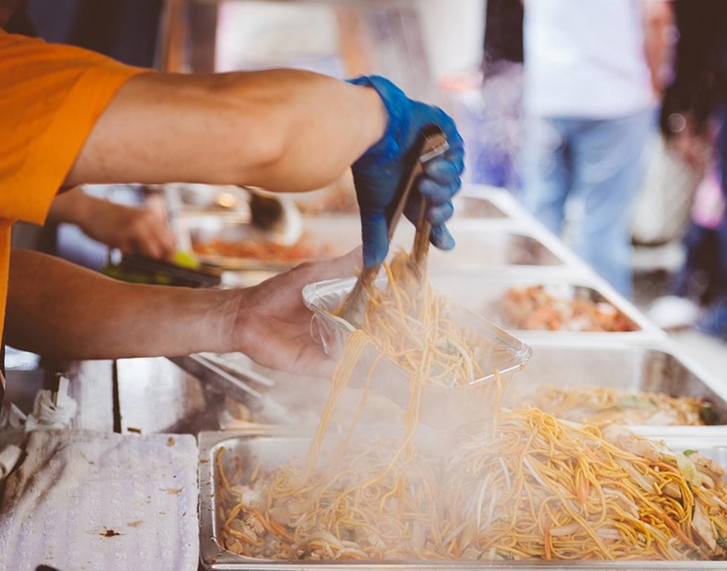 খুব গরম খাবার: খুব গরম খাবার বা পানীয়ে খেলে যদি দাঁতে শিরশিরানির সমস্যা হয়, অসহ্য লাগে তা হলে বেশি গরম খাওয়া এড়িয়ে চলুন। গরম চা, কফি, খুব গরম স্যুপ বা খাবার দাঁতের ক্ষতি করে।