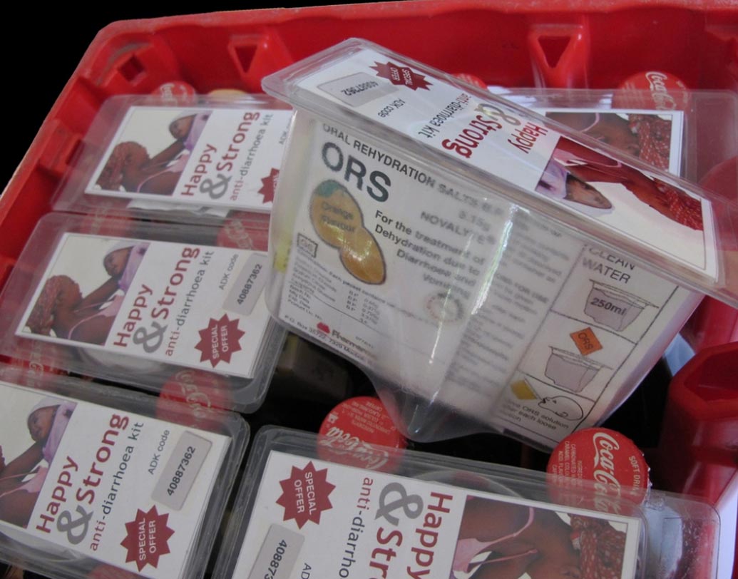 ডায়রিয়া: বর্ষায় বাইরের খাবার যত কম খাওয়া যায় ততই ভাল। বাইরের খোলা খাবার, অপরিশোধিত জল থেকে ডায়রিয়ার প্রকোপ বাড়ে। শিশুদের ডায়রিয়া থেকে ডিহাইড্রেশন হয়ে মৃত্যু পর্যন্ত হতে পারে।