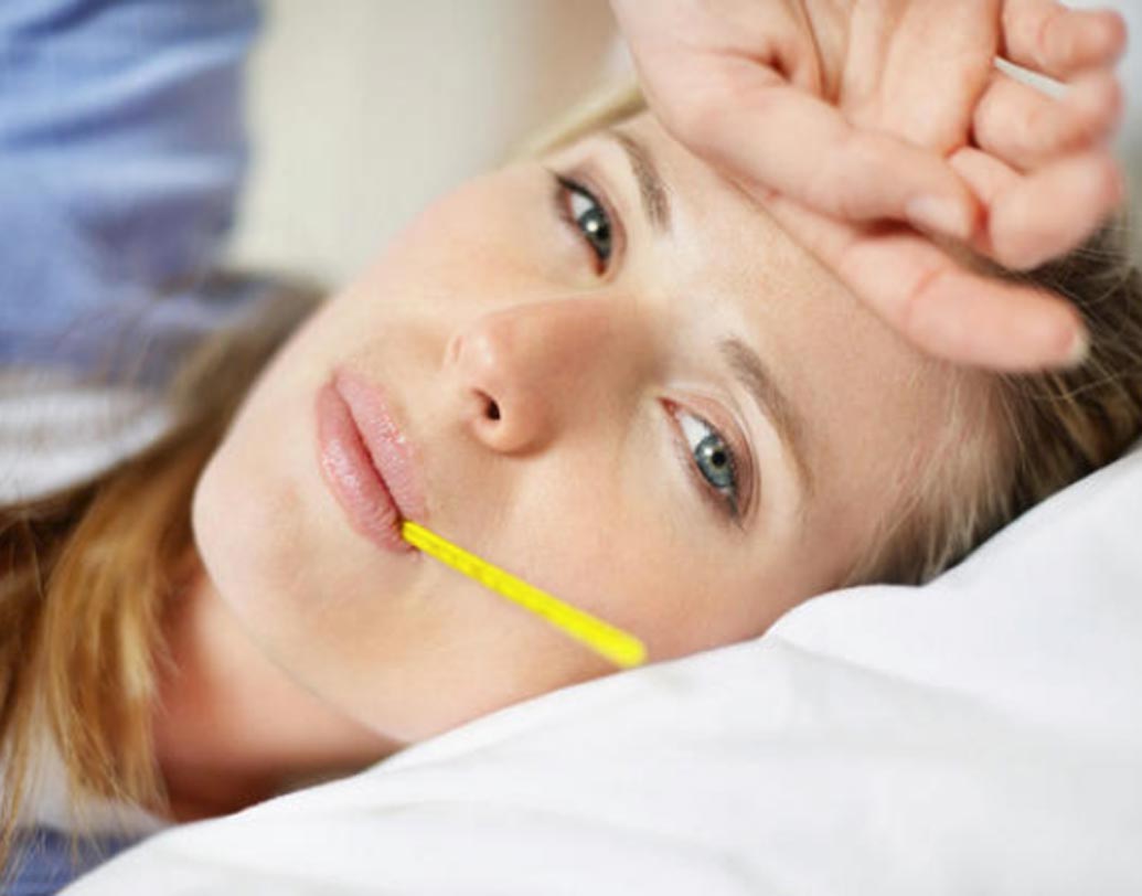 টাইফয়েড: সালমোনেলা টাইফোসা ভাইরাসের প্রকোপ বর্ষা কালে খুব বেড়ে যায়। অপরিশোধিত জল, অপরিচ্ছন্ন জল থেকে টাইফয়েডের সংক্রমণ ছড়ায়। দীর্ঘ সময় তাপমাত্রা না নামলে টাইফয়েড থেকে হয়ে যেতে পারে বড়সড় ক্ষতি।