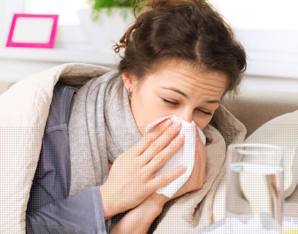 ভাইরাল ফিভার: যে কোনও মরসুমেই ভাইরাল ফিভার হতে পারে। তবে বর্ষায় ভাইরাল ফিভারের প্রকোপ সবচেয়ে বেশি হয়। জ্বর, গায়ে ব্যথা, দুর্বলতার সঙ্গে এই জ্বর ৩-৭ দিন পর্যন্ত স্থায়ী হয়।