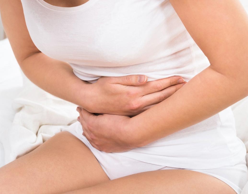 ইনফেকশন: বর্ষায় রাস্তার খোলা খাবার থেকে গ্যাস্ট্রোএন্টারাইটিস বা পেটের ইনফেকশনের সমস্যা আকছারই হয়ে থাকে।