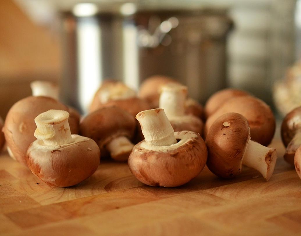 মাশরুম: মাশরুমে রয়েছে প্রচুর পরিমাণ ভিটামিন বি৩। যদি অ্যালার্জি না থাকে তা হলে অবশ্যই প্রেগন্যান্সি ডায়েটে রাখতে পারেন মাশরুম।