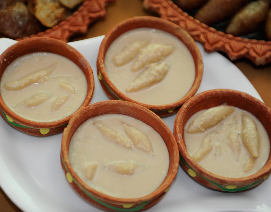 কর্মক্ষেত্রে উন্নতি লাভের জন্য জন্মাষ্টমীর দিন ক্ষীর বানিয়ে ছোট মেয়েদের খাওয়ানোর পরামর্শ রয়েছে হিন্দু পুরাণে। এর ফলে নাকি কৃষ্ণের বিশেষ দৃষ্টি প্রাপ্ত হন ভক্ত।