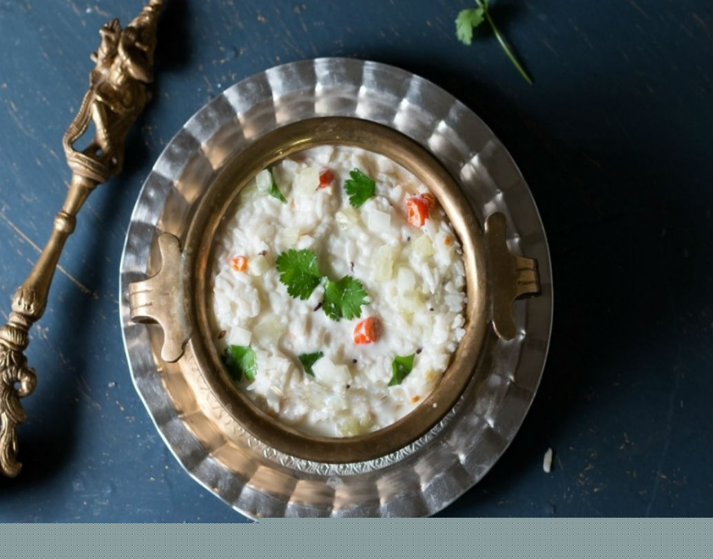 গোপালকলা: নারকেল কোরার সঙ্গে ভিজিয়ে রাখা চাল এবং ফল মিশিয়ে তৈরি করা হয় এই বিশেষ ভোগ।