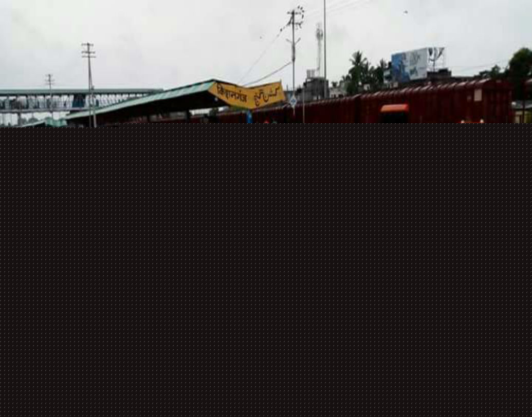 এর প্রভাবে ভারী বৃষ্টি হচ্ছে উত্তরবঙ্গ জুড়ে। ফুলেফেঁপে উঠেছে একাধিক নদী। প্রবল বৃষ্টির জেরে রেল লাইনে জল জমে যাওয়ায় বিভিন্ন স্টেশনে আটকে পড়ে একাধিক দূরপাল্লার ট্রেন।