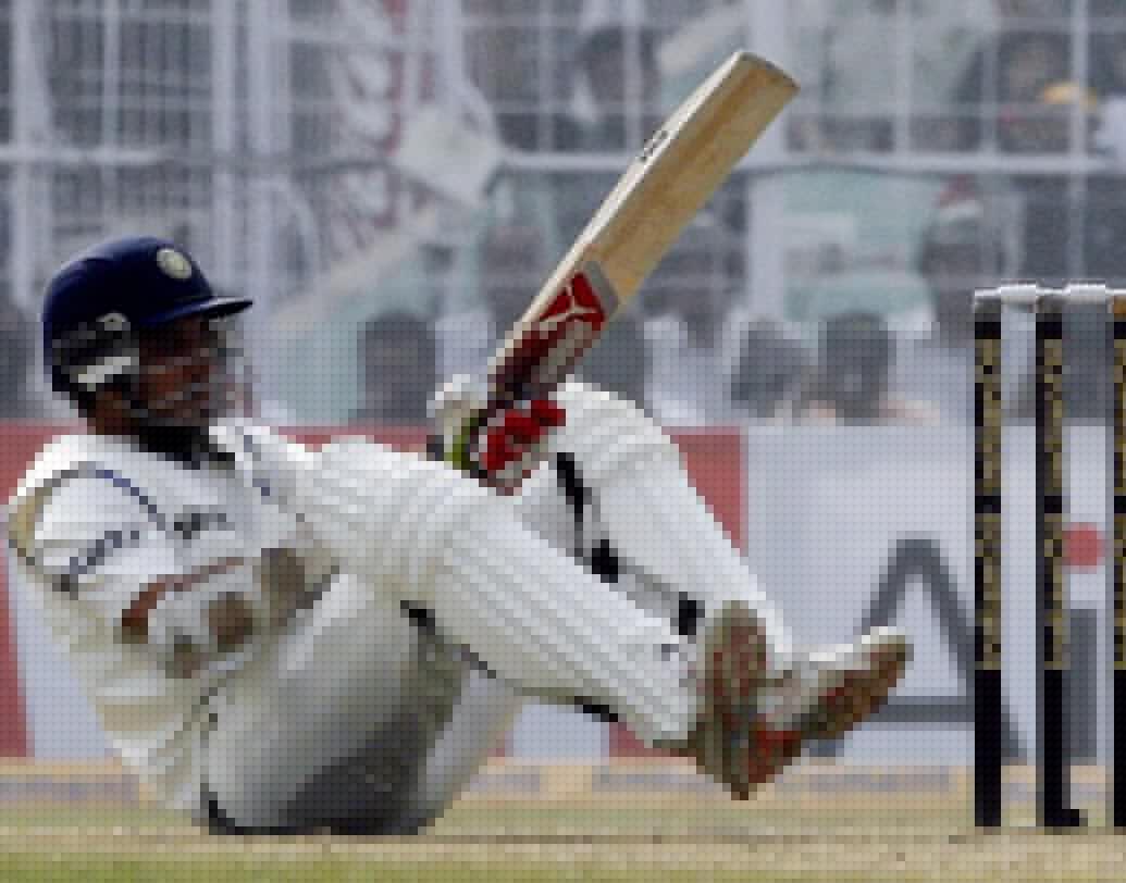 সৌরভ গঙ্গোপাধ্যায়: বিশ্ব ক্রিকেটের ইতিহাসে অন্যতম সফল অধিনায়ক বাংলার সৌরভ। নিজের গোটা কেরিয়ারে ভারতকে এনে দিয়েছেন একের পর এক সাফল্য। কিন্তু নিজের শেষ টেস্টের শেষ ইনিংসে শূন্য রান করে ডাগ আউটে ফিরতে হয়ে মহারাজকে।