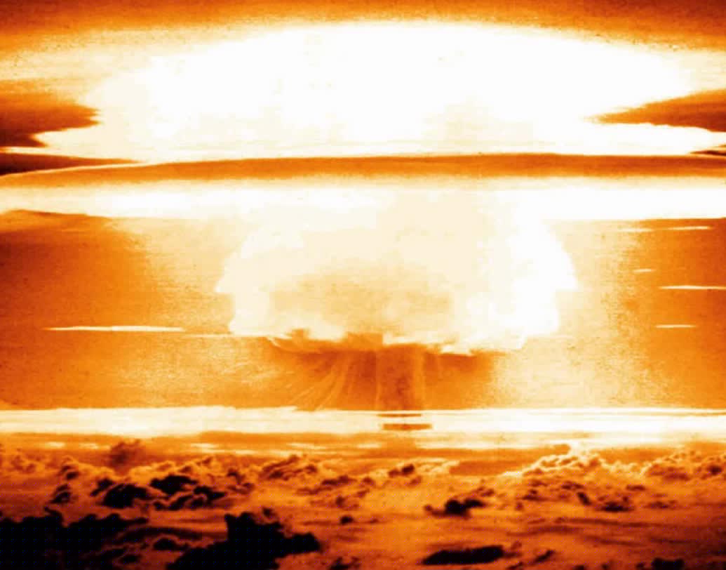 আমেরিকার হাতে রয়েছে ৬ হাজার ৮০০টি পরমাণু অস্ত্র।