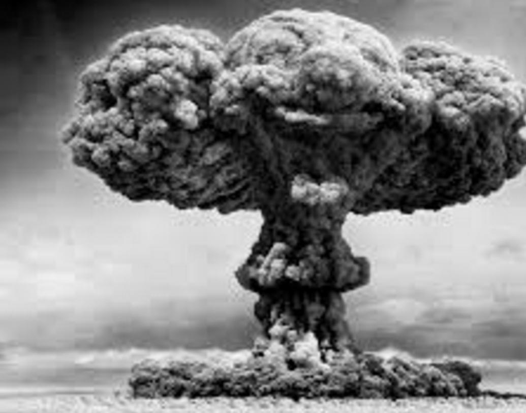 ফ্রান্সের হাতে রয়েছে ৩০০টি আর চিনের ভাণ্ডারে রয়েছে ২৭০টি পরমাণু অস্ত্র।