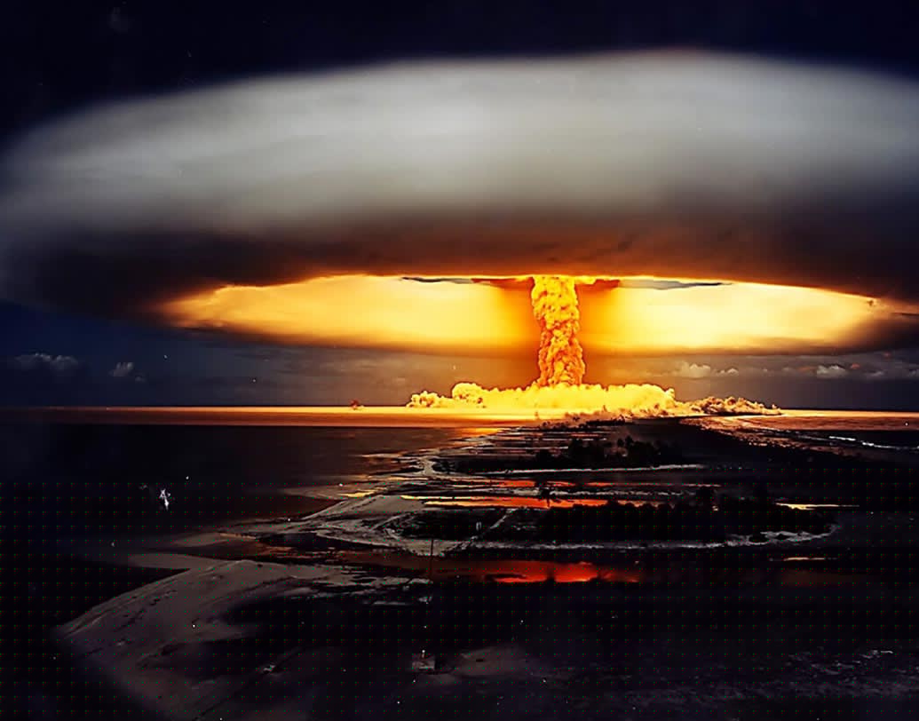 আর রাশিয়ার হাতে থাকা ‘জার বোম্বা’ ফেলা হলে প্রাণ হারাবেন অন্তত ৭৬ লক্ষ মানুষ। তার তাপ বিকিরণ ছড়িয়ে পড়বে প্রায় ৮ হাজার বর্গ কিলোমিটার এলাকা জুড়ে।