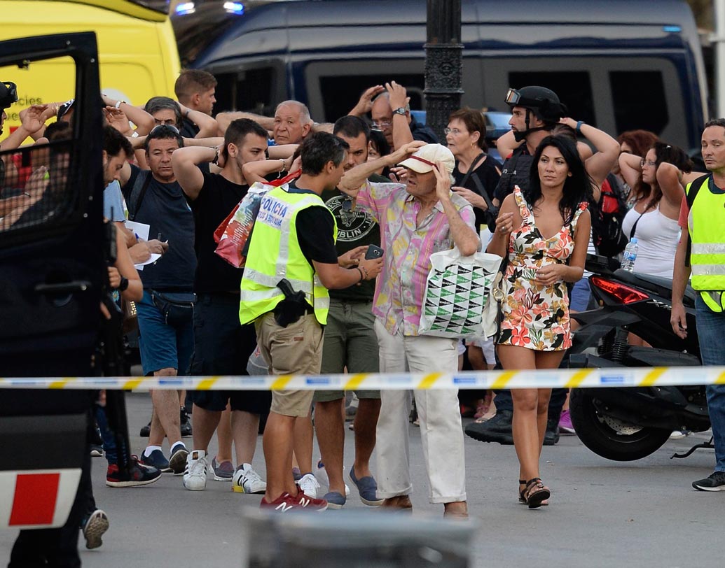 হামলার দায় স্বীকার করেছে ইসলামিক স্টেট (আইএস)। ঘটনায় জড়িত সন্দেহে ড্রিস অওকাবির(২৮) নামের এক মরোক্কান যুবককে হন্যে হয়ে খুঁজছে পুলিশ। ছবি: এএফপি।