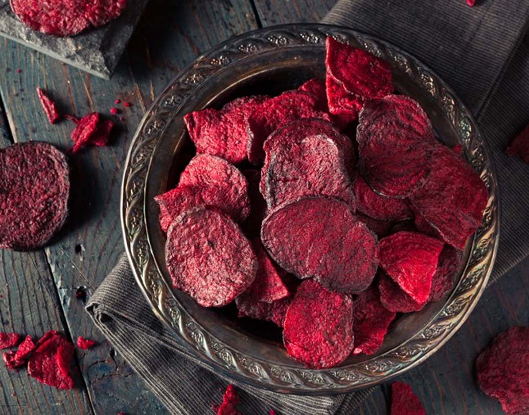 একই রকম দেখতে: অনেক স্বাস্থ্যকর খাবার ও জাঙ্ক ফুড দেখতে এক রকম। যদি জাঙ্ক ফুড খেতে ইচ্ছা হয় তা হলে একই রকম দেখতে স্বাস্থ্যকর খাবার খান। যেমন ফ্রেঞ্চ ফ্রাইজ খেতে ইচ্ছা হলে খেতে পারেন লম্বা, পাতলা স্লাইসড গাজর। আইসক্রিমের স্বাদ মেটাতে পারেন ঠান্ডা ফ্রুট স্মুদি দিয়ে।