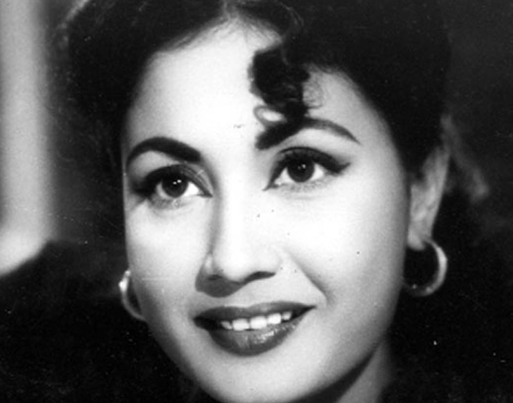 জীবনের সেরা ছবি ‘পাকিজা’ মুক্তির তিন সপ্তাহ পরেই মৃত্যু হয় মীনা কুমারীর। মাত্র ৩৯ বছর বয়সে সিরোসিস অব লিভারে‌ আক্রান্ত হয়ে মারা যান অভিনেত্রী।