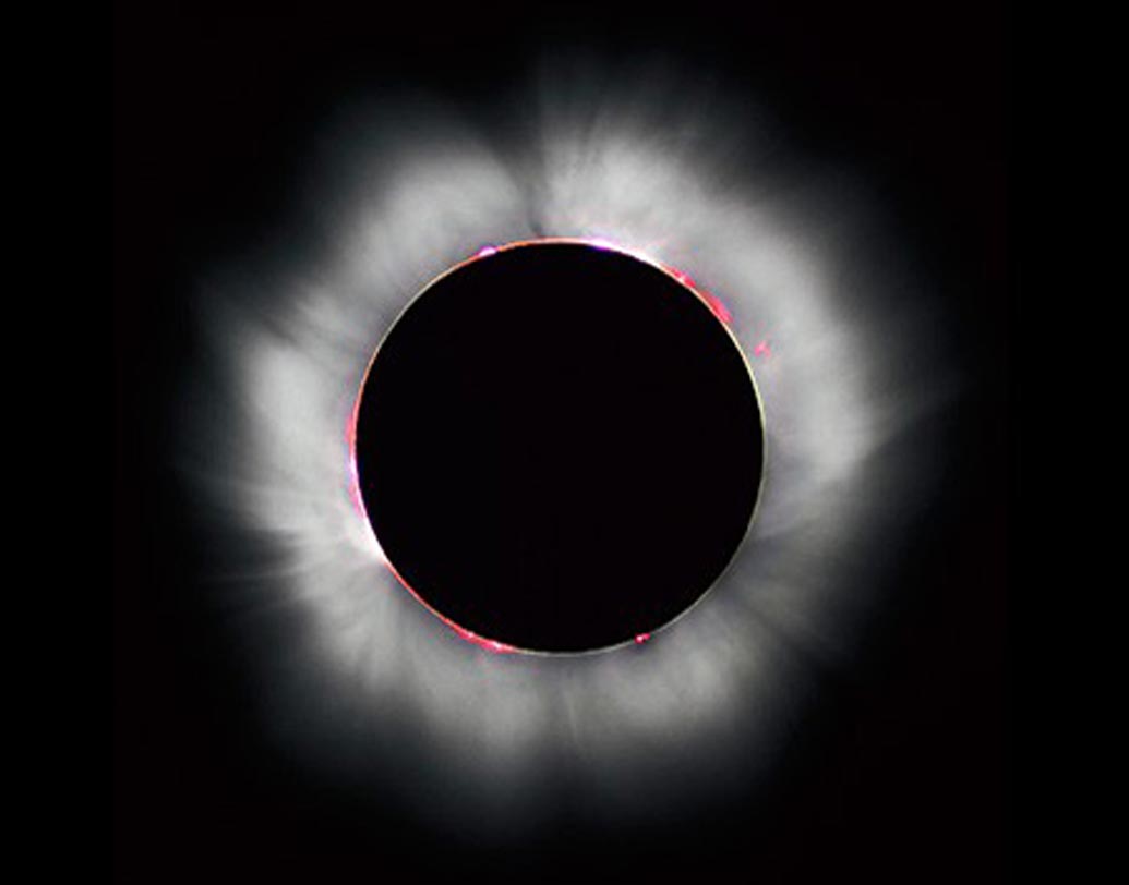 নেপচুনের আকার ইউরেনাসের চেয়ে কম হলেও ভর পৃথিবীর ১৭ গুণ। নেপচুনের রয়েছে ১৩টি চাঁদ। যার মধ্যে সবচেয়ে বড় ট্রাইটন। দেখুন নেপচুন থেকে কেমন দেখা যাবে সূর্যগ্রহণ।