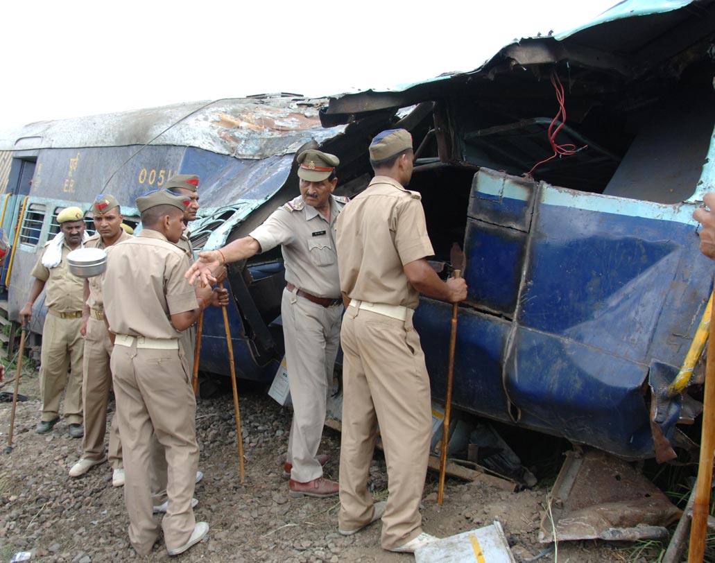 একই দিনে কর্নাটকের কালবুর্গির কাছে সেকেন্দ্রাবাদ–মুম্বই লোকমান্য তিলক টার্মিনাস দুরন্ত এক্সপ্রেসের ন’‌টি কামরা লাইনচ্যুত হয়ে যায়। এই দুর্ঘটনায় ২জন প্রাণ হারান। জখম হন ৭জন।