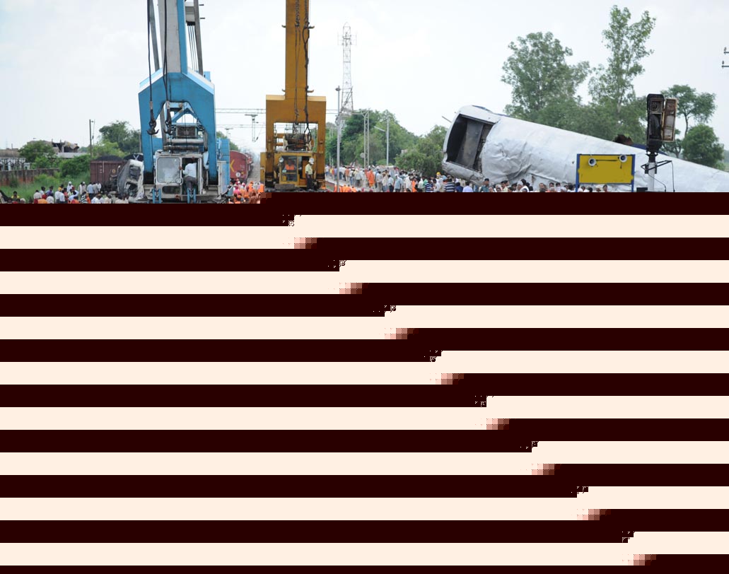 ২০১৫-র ৪ অগস্ট মধ্যপ্রদেশে জোড়া ট্রেন দুর্ঘটনা ঘটে। সেই সময় বন্যার জলে ডুবে ছিল উত্তরপ্রদেশের বিস্তীর্ণ এলাকা। বারাণসী যাওয়ার পথে প্রথমে লাইনচ্যুত হয়ে যায় কামায়নী এক্সপ্রেস। তারপর লাইনচ্যুত হয়ে যায় জনতা এক্সপ্রেসও। দু’‌টি দুর্ঘটনায় ৩১ জন যাত্রী প্রাণ হারান। আহত হন শতাধিক মানুষ।