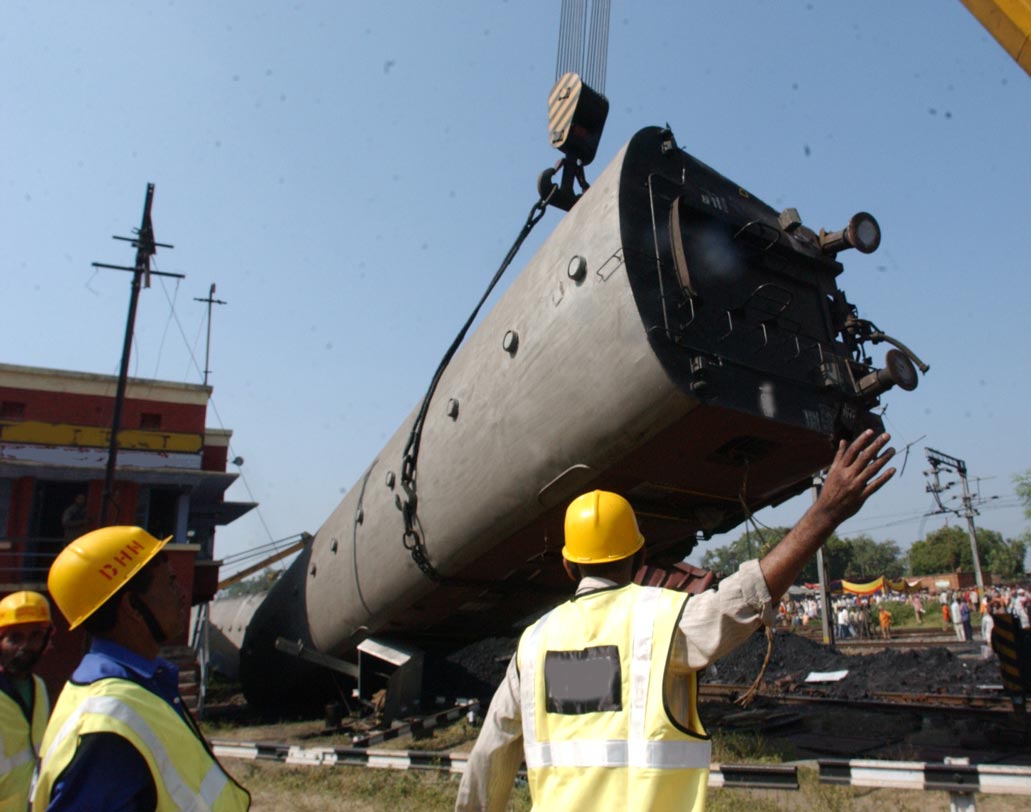 ২০১৫ সালের ২০ মার্চ রায়বেরিলিতে লাইনচ্যুত হয় দেরাদুন–বারাণসী জনতা এক্সপ্রেস। তাতে ৫৮ জন যাত্রীর মৃত্যু হয়। আহতের সংখ্যা দেড়শো ছাড়িয়েছিল।