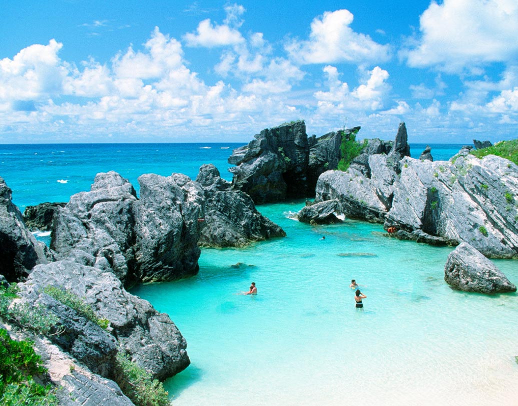 বারমুডা: বিখ্যাত এই পর্যটন কেন্দ্রের নাগরিকদের পে-রোল কর, সামাজিক নিরাপত্তা কর এবং সম্পত্তি কর দিতে হয়। আয়কর দিতে হয় না।