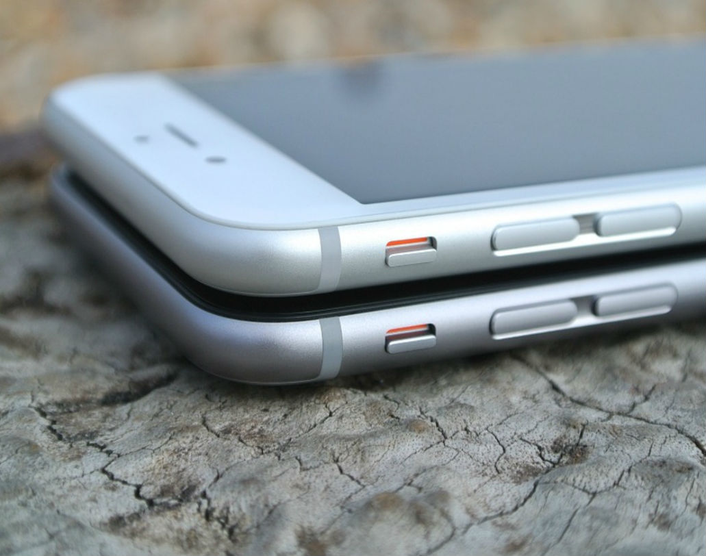 মাইক্রো এসডি কার্ডের সাহায্যে ফোনের ইন্টারনাল মেমরি মেমরি ৩২জিবি পর্যন্ত বাড়ানো যাবে। আরও একটি সূত্র বলছে ১২৮ জিবি পর্যন্ত মেমরি বাড়ানো যেতে পারে।