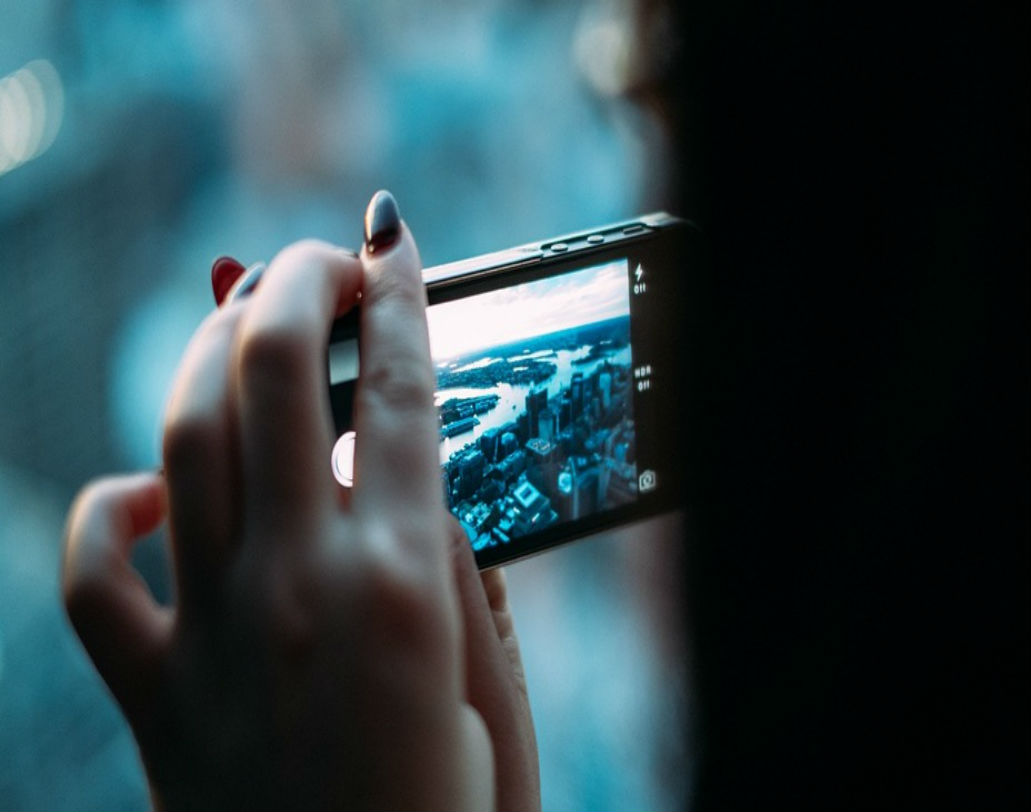 স্মার্টফোনটিতে ১৩ মেগাপিক্সেল প্রাইমারী ক্যামেরা এবং ৫ মেগাপিক্সেল সেলফি ক্যামেরা থাকতে চলেছে।