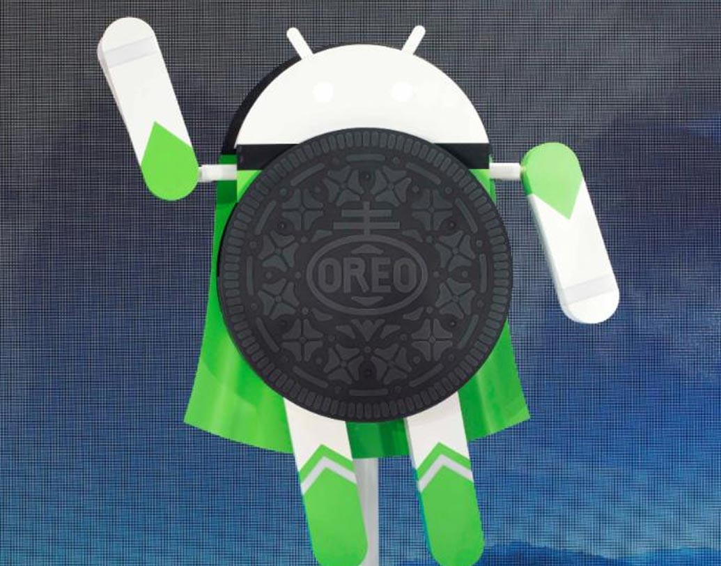 অ্যান্ড্রয়েড ৮ পাওয়া যাবে গুগল পিক্সেল এবং গুগল পিক্সেল এক্স এল-এ। নেক্সাস ৫ এক্স, নেক্সাস ৬ পি, ওয়ান প্লাস ৫, এমনকী ওয়ান প্লাস ৩ এবং ৩টি-তে মিলবে এই ভার্সন। নোকিয়ার ৩, ৫ এবং ৬ মডেলেও পাওয়া যাবে এই ভার্সন।