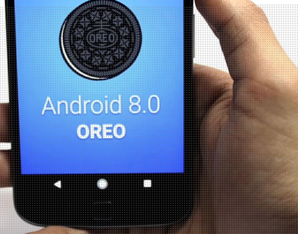 যদি আপনার ফোনটি এক বছর বা দু’বছরের বেশি পুরনো হয়, তা হলে সেই ফোনে অ্যান্ড্রয়েড ভার্সন আপডেট হওয়ার সম্ভাবনা বেশ কম। তবে আপনার যদি গুগলের তৈরি ছয় মাসের পুরনো কোনও ফোন থাকে তা হলে আপনার ফোনটি আপডেট করতে পারেন।