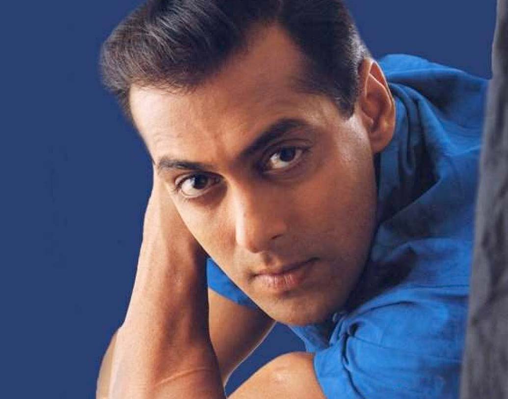 শাহরুখের পরের নাম সলমন খানের। বলিউডের ভাইজান ফোর্বসের তালিকায় নবম ধনী অভিনেতা। ব্যাঙ্কে রয়েছে ৩ কোটি ৭০ লক্ষ ডলার।