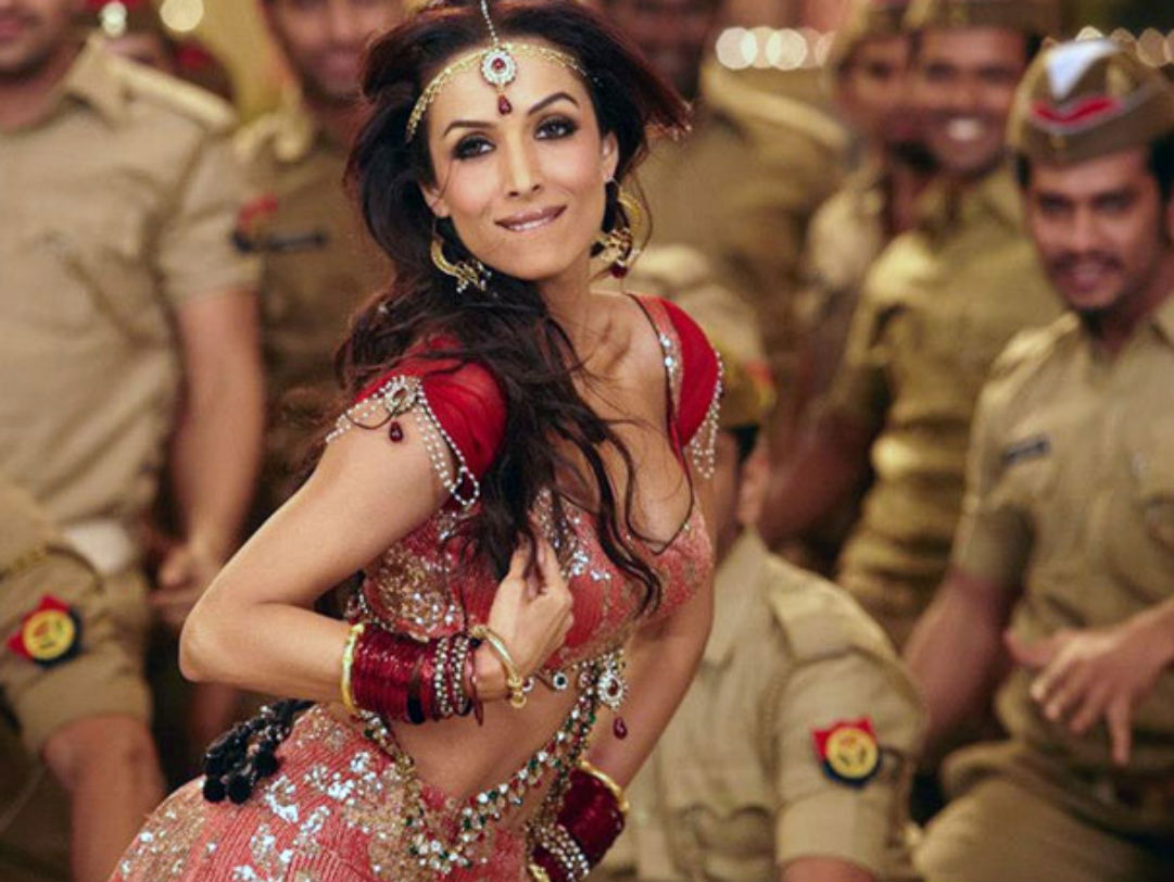 মালাইকা অরোরা খান: ‘দাবাং’-এর আইটেম গানের সুরে ঝান্ডু বামের বিজ্ঞাপনে দেখা যায় মালাইকাকে। তা নিয়ে আইনি ঝামেলাতেও ফেঁসে যান তিনি।