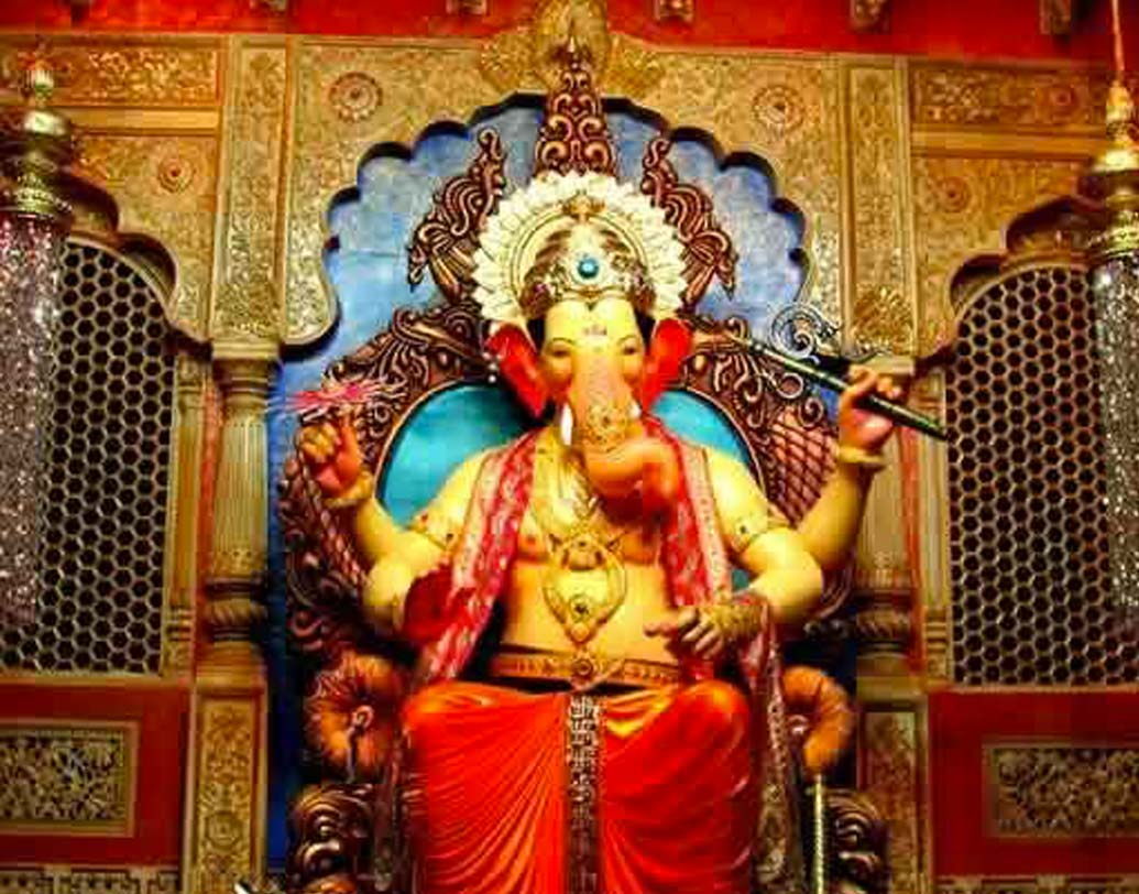 গণেশ চতুর্থী সেলিব্রেশনে এ বার প্যান্ডেলে বাজবে না কোনও বলিউডের গান বা ডিজে মিউজিক। বাজানো হবে না কোনও লাউডস্পিকারও। সিদ্ধান্ত নিয়েছে মুম্বইয়ের পুজো কমিটিগুলি।