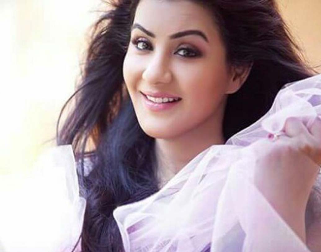 বিখ্যাত টিভি শো ‘ভাবিজি ঘর পর হ্যায়’-এর আঙ্গুরি দেবী। কয়েক দিন আগেই শো-এর প্রযোজকের বিরুদ্ধে শ্লীলতাহানির অভিযোগ দায়ের করেছিলেন। অভিনেত্রী শিল্পা শিন্ডে হতে পারেন অন্যতম হাউজমেট।