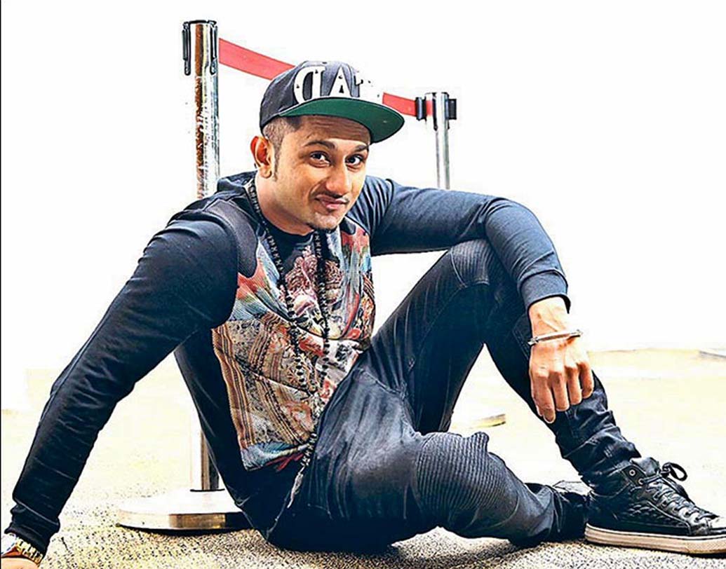 একটু মনে করে দেখুন, বেশ অনেক দিন ধরেই কিন্তু খবরে নেই হানি সিংহ। সম্প্রতি মাদকাসক্ত হয়ে পড়ার অভিযোগও উঠেছে। হানি সিংহ থাকতে পারেন বিগ বস ১১-তে।