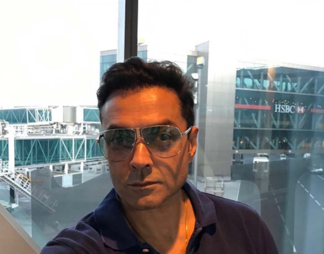 ধর্মেন্দ্রর ছোট ছেলে। নিজেও অভিনেতা। সম্প্রতি ‘পোস্টার বয়েজ’ ছবিতে ফিরেছেন। এ বার ববি দেওলের ব্যক্তিগত জীবন জানার সুযোগ হতে পারে দর্শকদের।