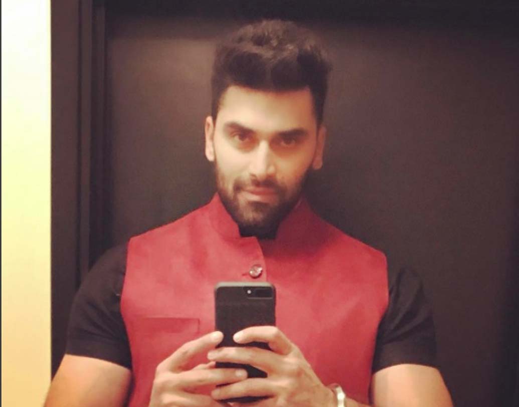 শাহরুখের ‘চেন্নাই এক্সপ্রেস’-এ টাঙ্গাবলি। অভিনেতা পঙ্কজ ধীরের ছেলে নিকিতিন ধীর। থাকতে পারেন এ বারের বিগ বসে।