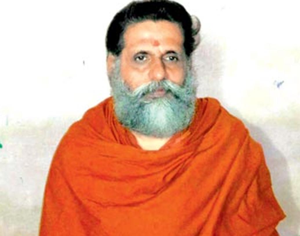 স্বামী গঙ্গেশানন্দ: ধর্ষণের চেষ্টা করায় কেরলের তিরুঅনন্তপুরমে স্বামী গঙ্গেশানন্দ ওরফে হরি স্বামীর যৌনাঙ্গ কেটে নিয়েছিলেন এক তরুণী। ওই তরুণীর অভিযোগ ছিল, সাত বছর ধরে লাগাতার ওই স্বঘোষিত ধর্মগুরুর ধর্ষণের শিকার হতে হয়েছিল তাঁকে। হরি স্বামী নিজেকে কোল্লমের চাত্তাম্বি স্বামী আশ্রমের আবাসিক বলে দাবি করেছিলেন, যদিও পরে পুলিশ জানিয়েছে ওই আশ্রমের সঙ্গে তাঁর কোনও সম্পর্কই ছিল না।