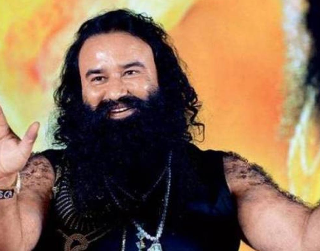 • ২০০২-এ এক শিষ্যা রাম রহিমের বিরুদ্ধে ধর্ষণের অভিযোগ এনে তত্কালীন প্রধানমন্ত্রী অটলবিহারী বাজপেয়ীকে চিঠি লেখেন।<br> চিঠিতে ওই শিষ্যা অভিযোগ করেন, অন্য শিষ্যাদেরও হরিয়ানার সিরসায় ডেরা চত্বরে একাধিক বার ধর্ষণ<br> করেন। পঞ্জাব ও হরিয়ানা হাইকোর্ট সিবিআইকে রাম রহিমের বিরুদ্ধে ধর্ষণের মামলা রুজু করতে নির্দেশ দেয়।