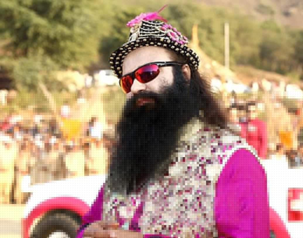 • দাদাসাহেব ফালকে ফিল্ম ফাউন্ডেশন থেকে ২০১৬-য় সবচেয়ে জনপ্রিয় <br>অভিনেতা, নির্দেশক এবং লেখকের সম্মান পেয়েছেন রাম রহিম।