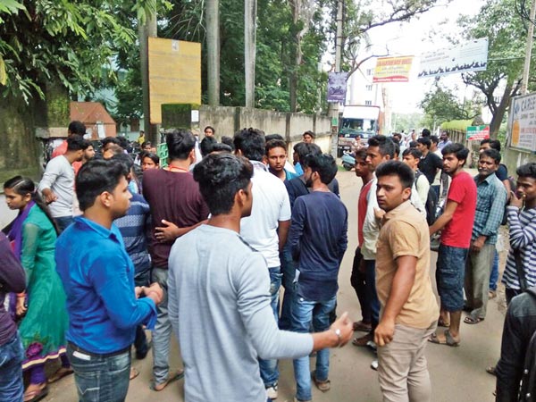 যুযুধান: বৃহস্পতিবার বিবি কলেজে। নিজস্ব চিত্র