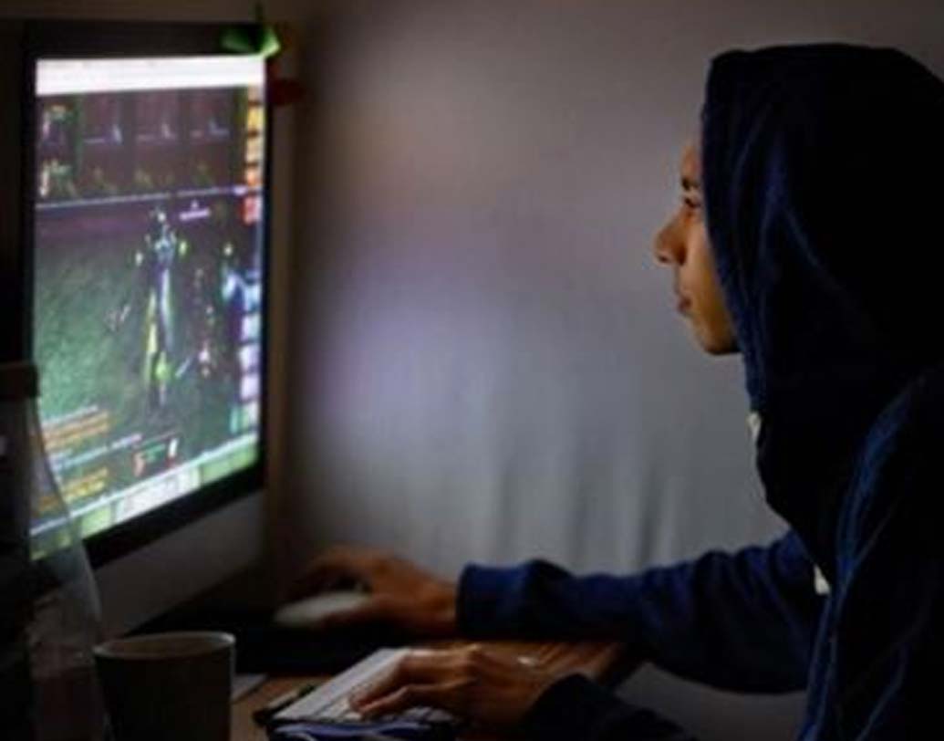 ব্লু হোয়েলে আসক্ত হলে কী ভাবে প্রতিকার পাওয়া যায়, তারও কয়েকটি পরামর্শ দিয়েছে রাজ্য সিআইডি।